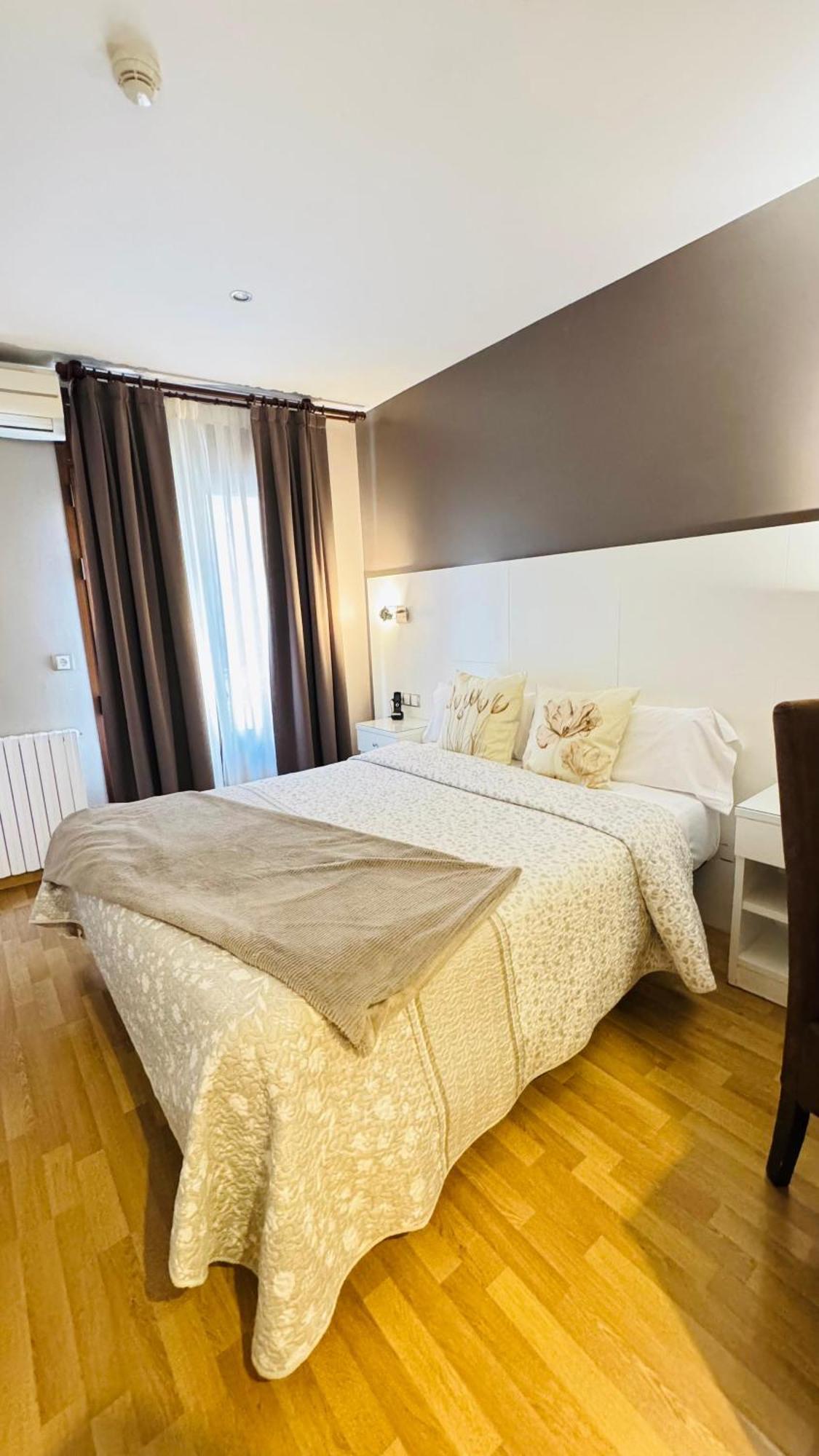 Hotel El Acebo Jaca Eksteriør bilde